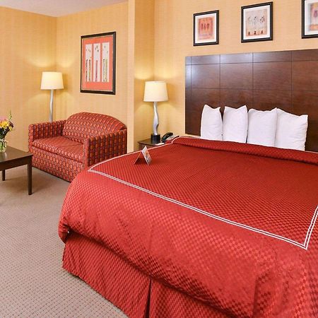 Quality Suites Стратфорд Экстерьер фото