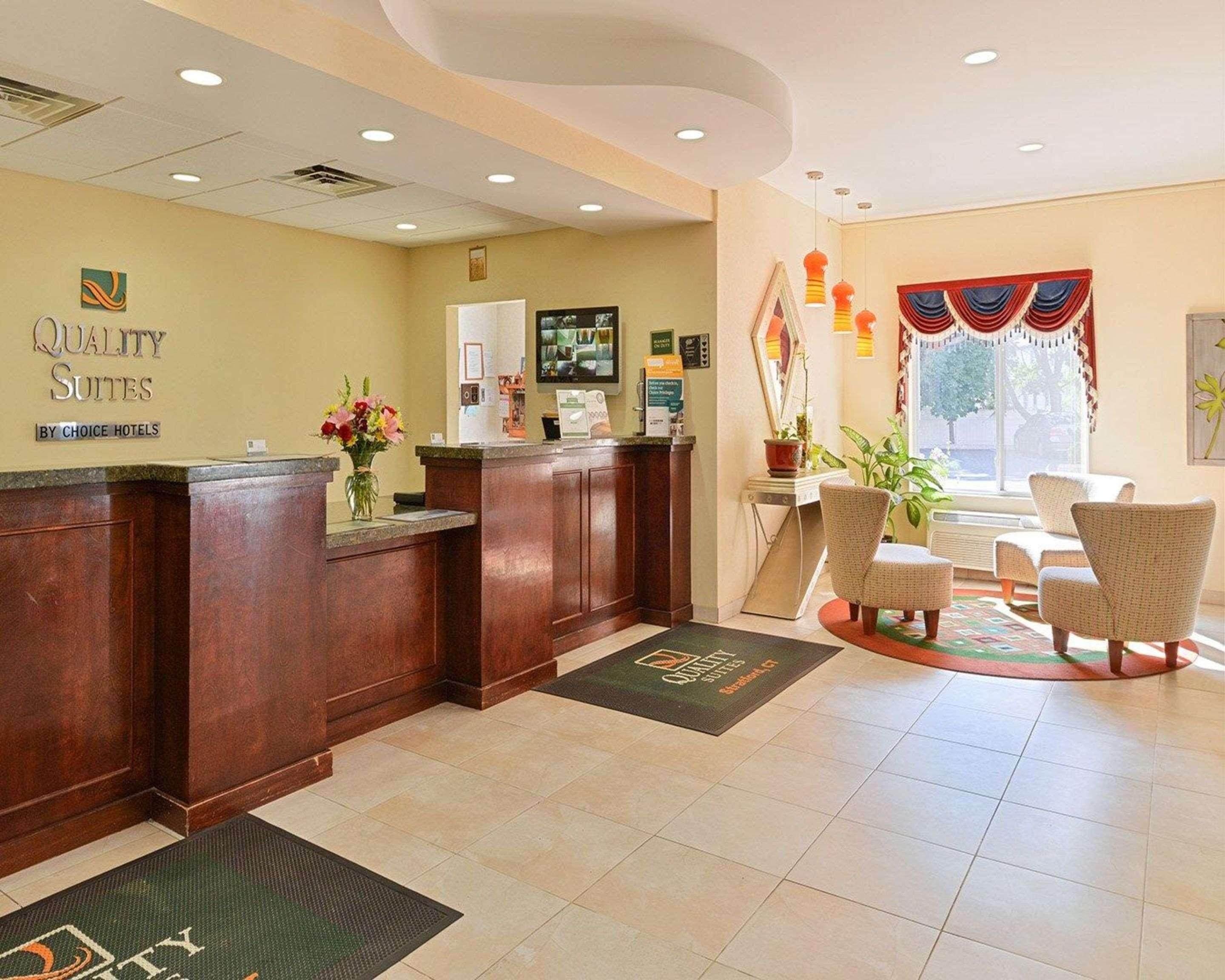 Quality Suites Стратфорд Экстерьер фото