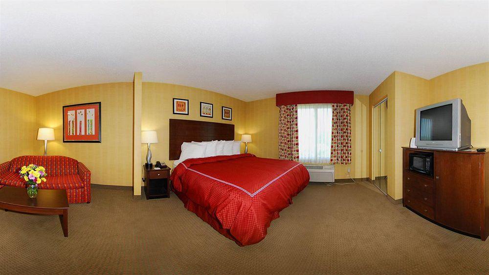 Quality Suites Стратфорд Экстерьер фото